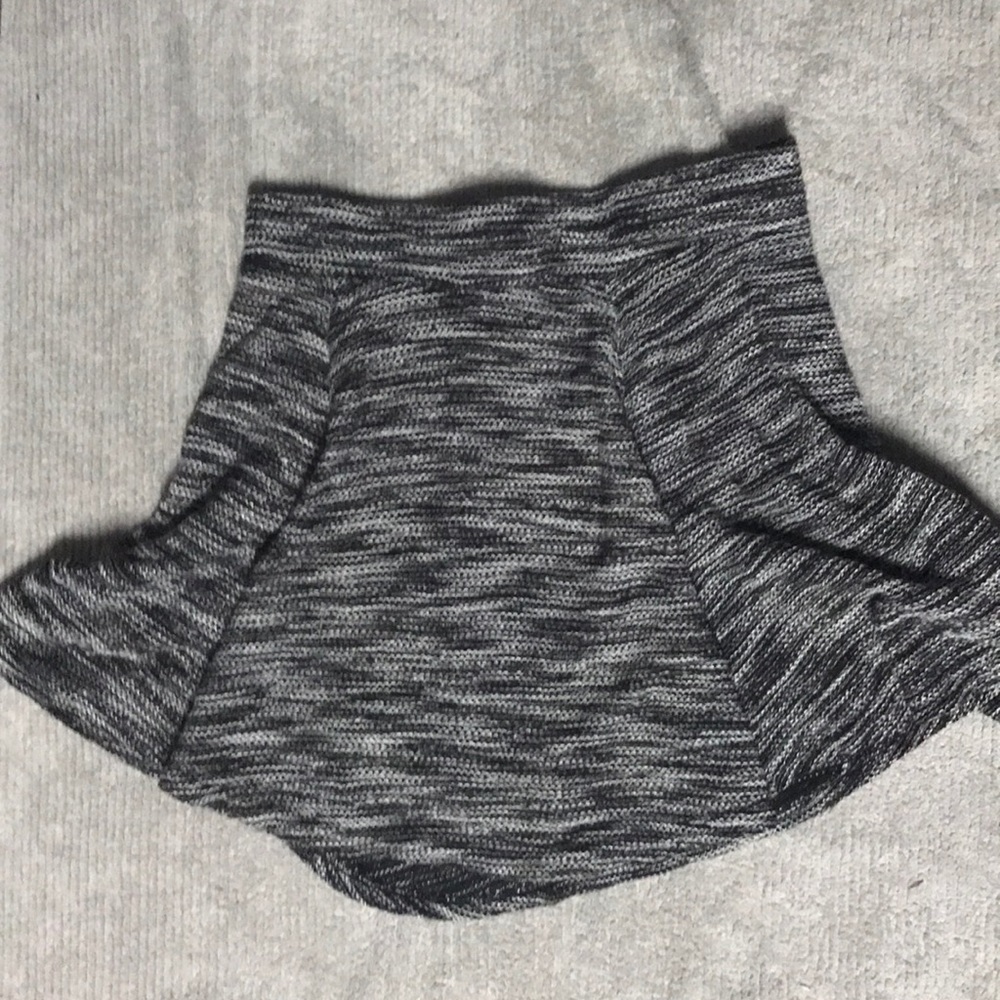Grey and white knit skater skirt💃🏽
